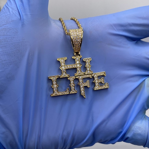 Hi Life | 14k Gold | High End CZ Pendant w 22’ Gold Rope Chain - Picture 4 of 6